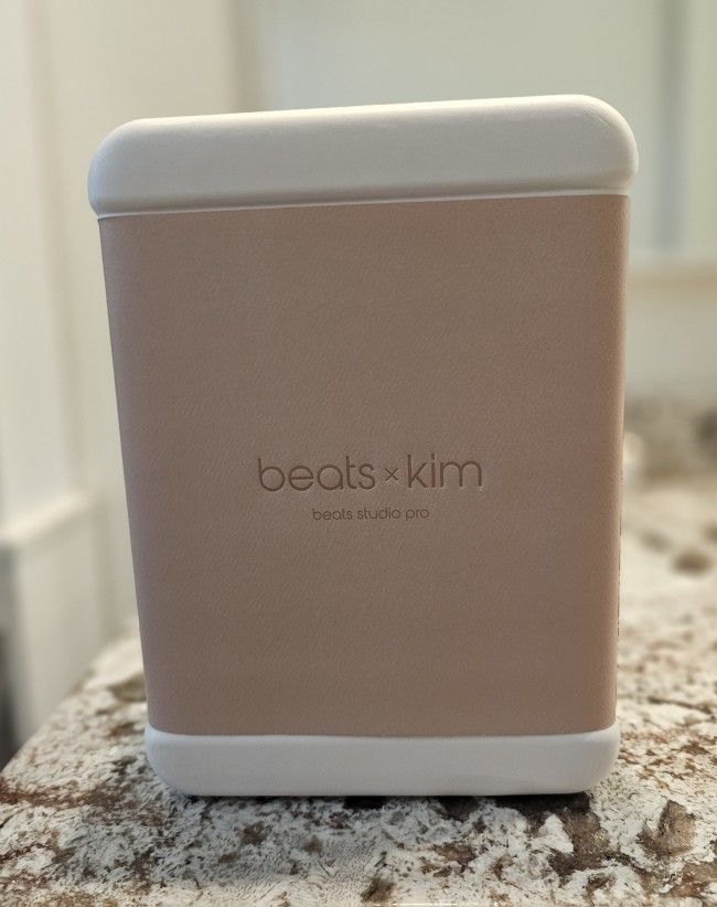 Beats Studio Pro × Kim Kardashian Moon