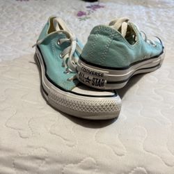 Chuck Taylor’s/ Converse
