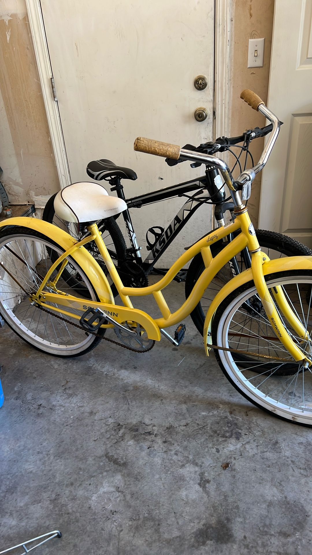 Schwinn Legacy Beach Cruiser