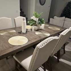 Dining Table, Good Conditions, Brand: Ashley furniture 