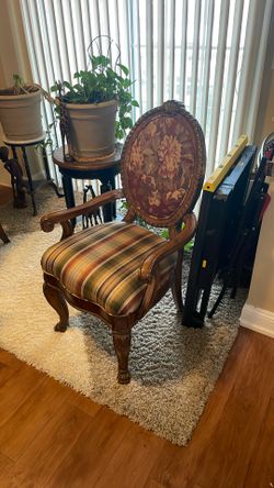 2 accent Chairs