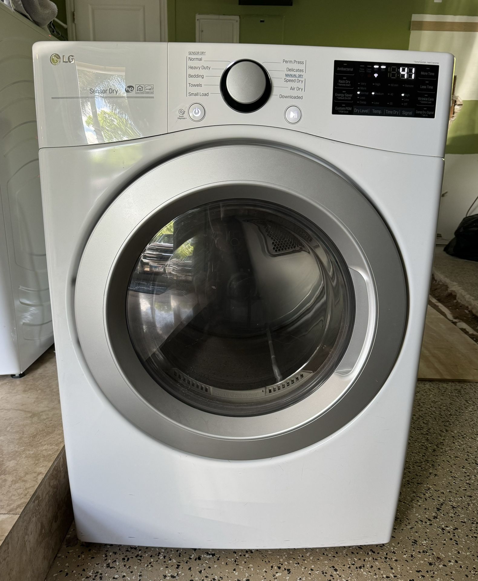 LG DLE3500W 7.4 cu. ft. Ultra Large Capacity Smart wi-fi Enabled Electric Dryer