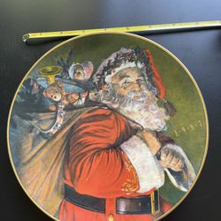 Avon Vintage 1987 Christmas Plate The Magic That Santa Brings 22K Gold Trim 