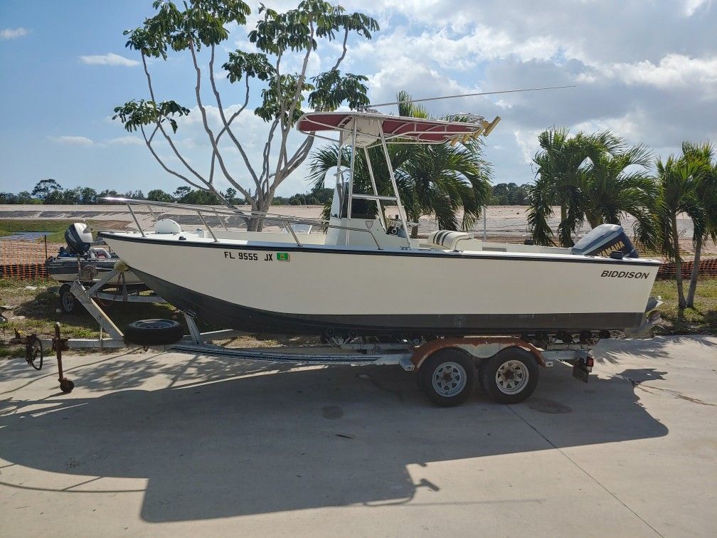 22' Biddison Center Console w/ 250 Yamaha