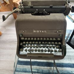 Royal Typewriter 