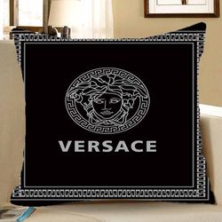 2 Pieces of Cozy Velvet Square Decorative Throw Pillow Covers for Couch and Bed, Double face, Modern Zippered. Size 18”x18” Price $25