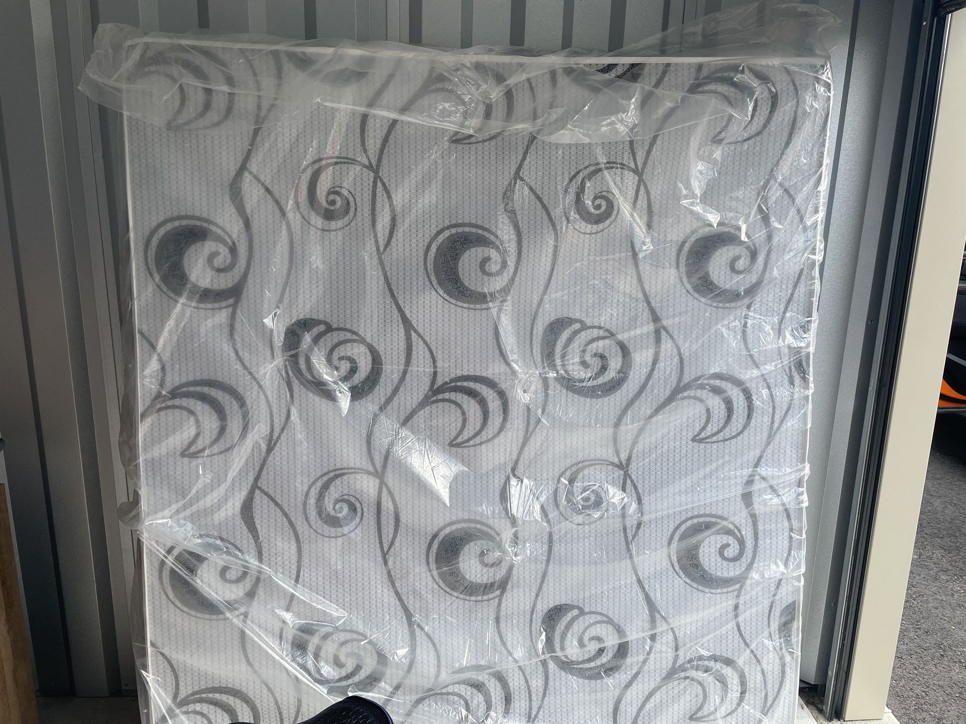 Brand new Queen Size Bed (Unused)