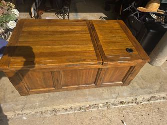 Wooden Coffee Table with Lift Top/Storage
