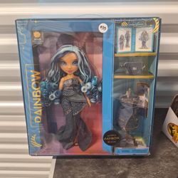 RAINBOW HIGH DOLL WITH ACCESSORIES 