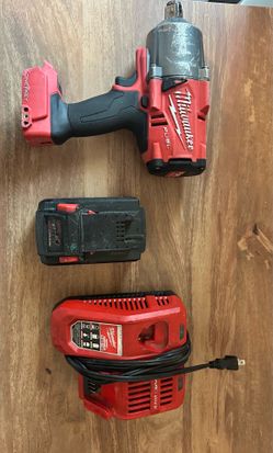 Milwaukee M18 Fuel 3/4’’ Impact Wrench w/ Battery & Charger