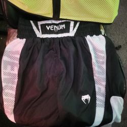 Venum Boxing Shorts M