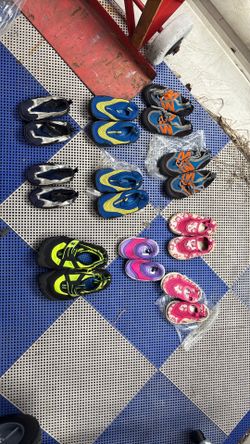 Kids water shoes/socks