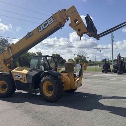 TELEHANDLER 10,000 LB 50-56 FT LIFT ROPS