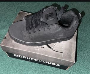 DC Shoe Co USA Black Low-Top Sneakers