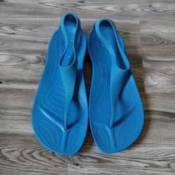 Crocs Sexi Flip Flop Blue Sandals Women's size 9