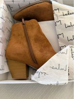 Lulus X Matisse women's brown suede boots. Size 9