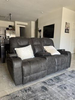 RECLINER WITH CHARGER