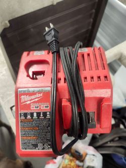 Milwaukee M12 & M18 Multi-Voltage Battery Charger