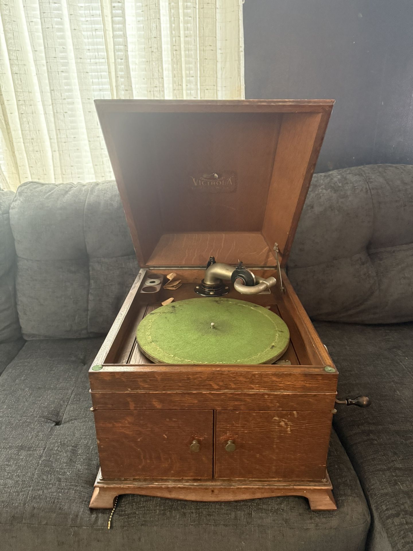 For Sale: Antique Victor Victrola Oak Tabletop Phonograph Circa 1910 - A True Vintage Gem!