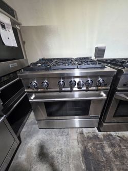 36" JENN AIR GAS RANGE STAINLESS STEEL