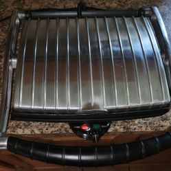 Villaware  panini press ,sandwich maker grill. 11x9 grilling surface.  Adjustable temperature control.  Space saving.  Cast aluminum. Floating top.
