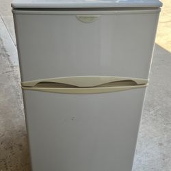 Frigidaire Mini Fridge (and Freezer)