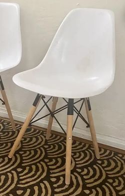 Set Of 2 White Modern Chair Wood Feet