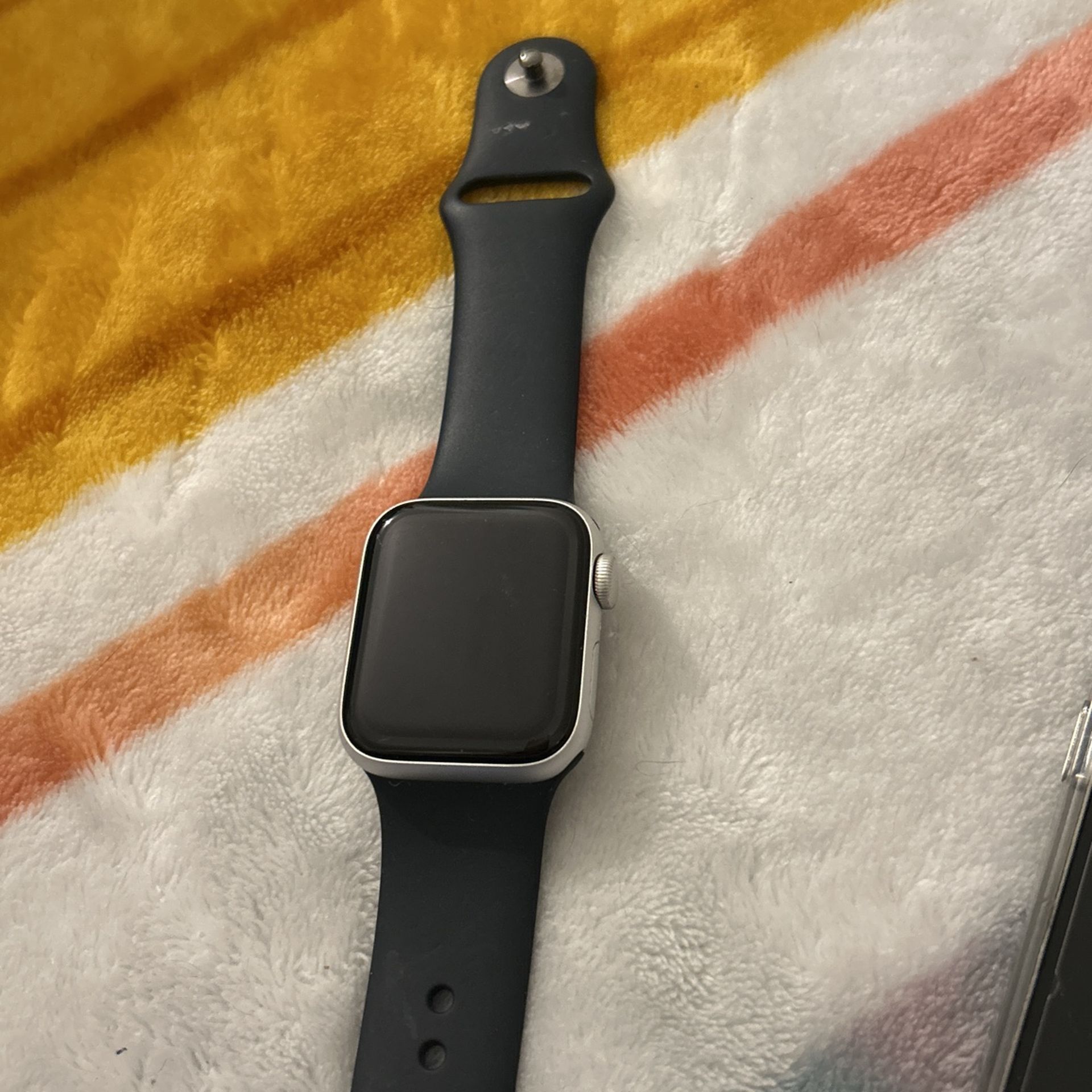 Apple Watch SE $100