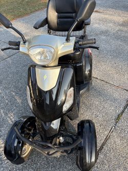 4-Wheel Electric Scooter – NEW Battery-will Deliver – $850