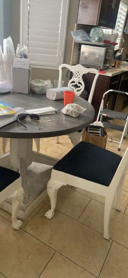 Table with 4 chairs