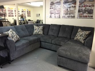 Grey Sectional w/ Reversible Ottoman