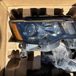2016-2022 Jeep Grand Cherokee OEM Halogen Headlight Assembly