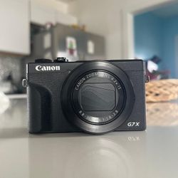 Canon G7x Mark III (with backup batteries + charger)
