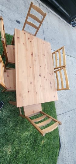 Table with 6 seats