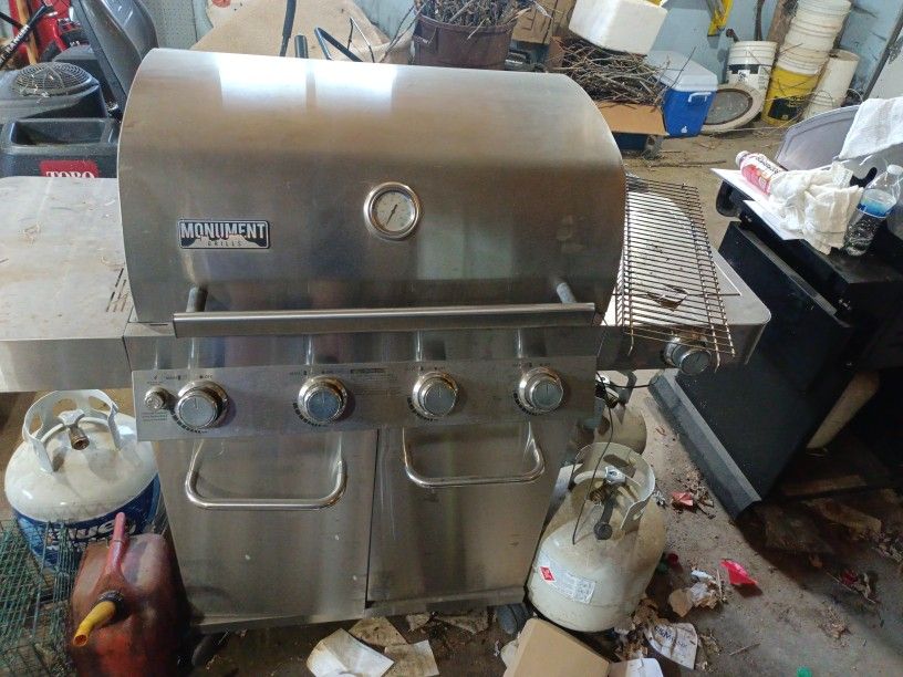 Four Burner Grill With Side Burner