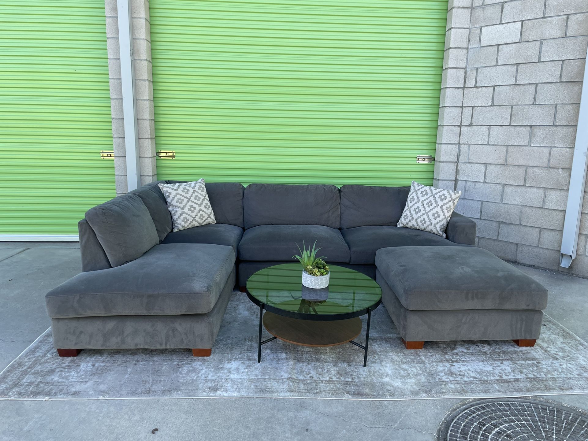 *Free Delivery* Gray Costco Sectional Couch w/ Ottoman