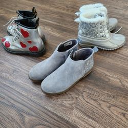 Doc Marteen size 3 youth GUC minor scuffs 
Tom's size 3 youth EUC 
Justice Sparkle Boots size 2 VGUC

SMOKE-FREE 