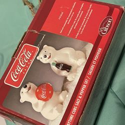 Gibson Coca-Cola Play Time, Cubs Salt And Pepper Shaker  Set