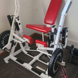 Hammer Strength Leg Extension.
