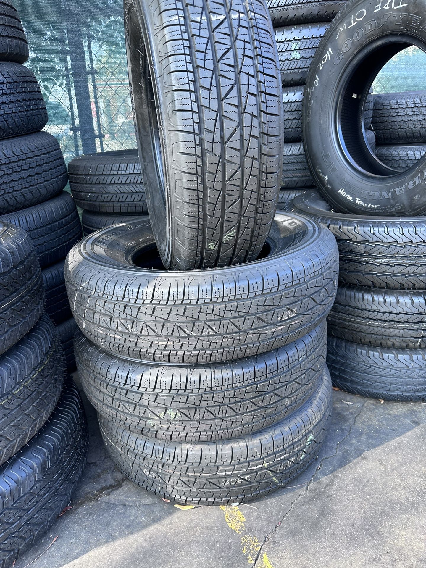 FIRESTONE P245 /75 R16 98 %TREAD LIFE