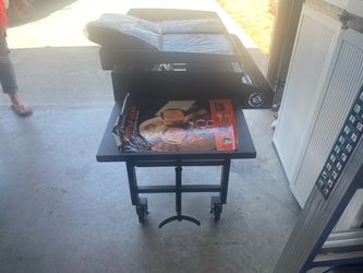 Blackstone Griddle with Stand and Wheels
