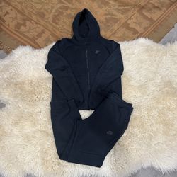 Black Nike Tech Sz M