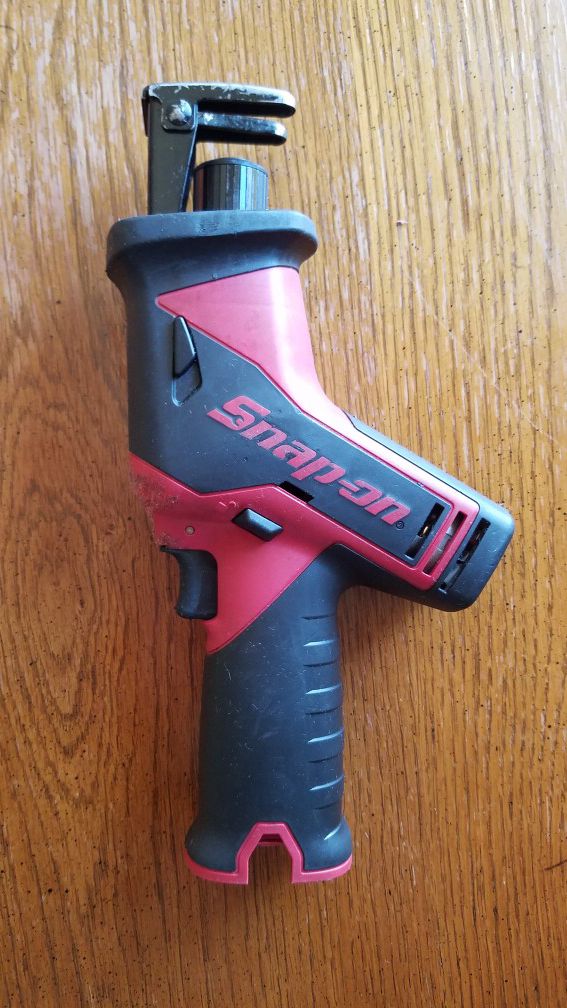 Snap-On 14.4v CTRS761 Sawzall (tool only)