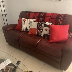 Sofá reclinable de dos plazas en cuero burdeos 