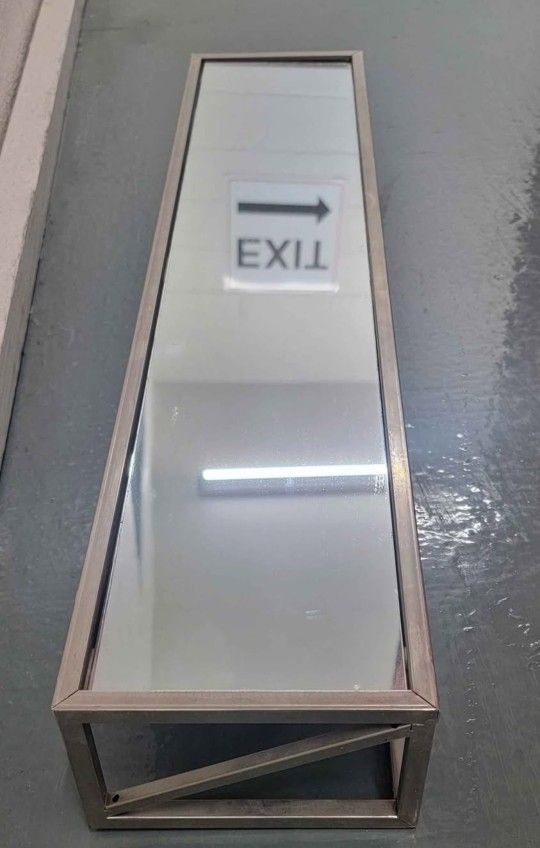 Tabletop mirror