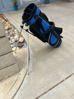 Golf Bag w/ stand Confidence black & blue +2 iron clubs