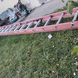 28 Ft Fiberglass Extension Ladder 