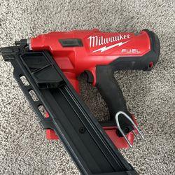 Milwaukee M18 Fuel Brushless 30 Degree Framing Nailer