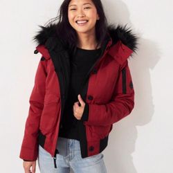 Hollister NWOT Winter LADIES Jacket. L And M