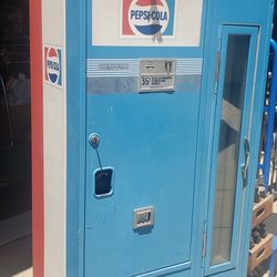 1950 To 1960 PEPSI machine With Bottles And Wooded Cases